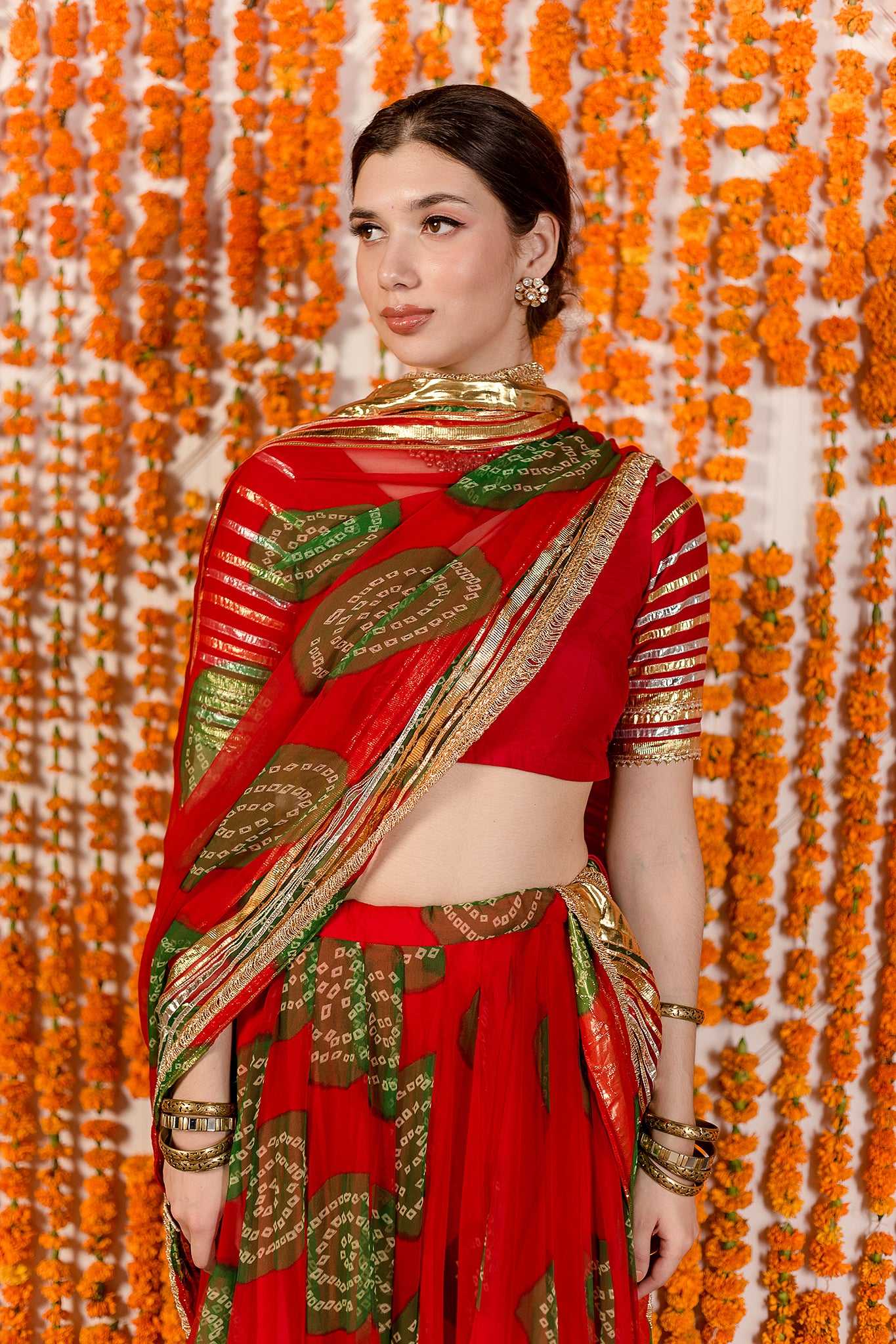 Which colour combination blouse and dupatta combo will go on red lehenga? -  Quora