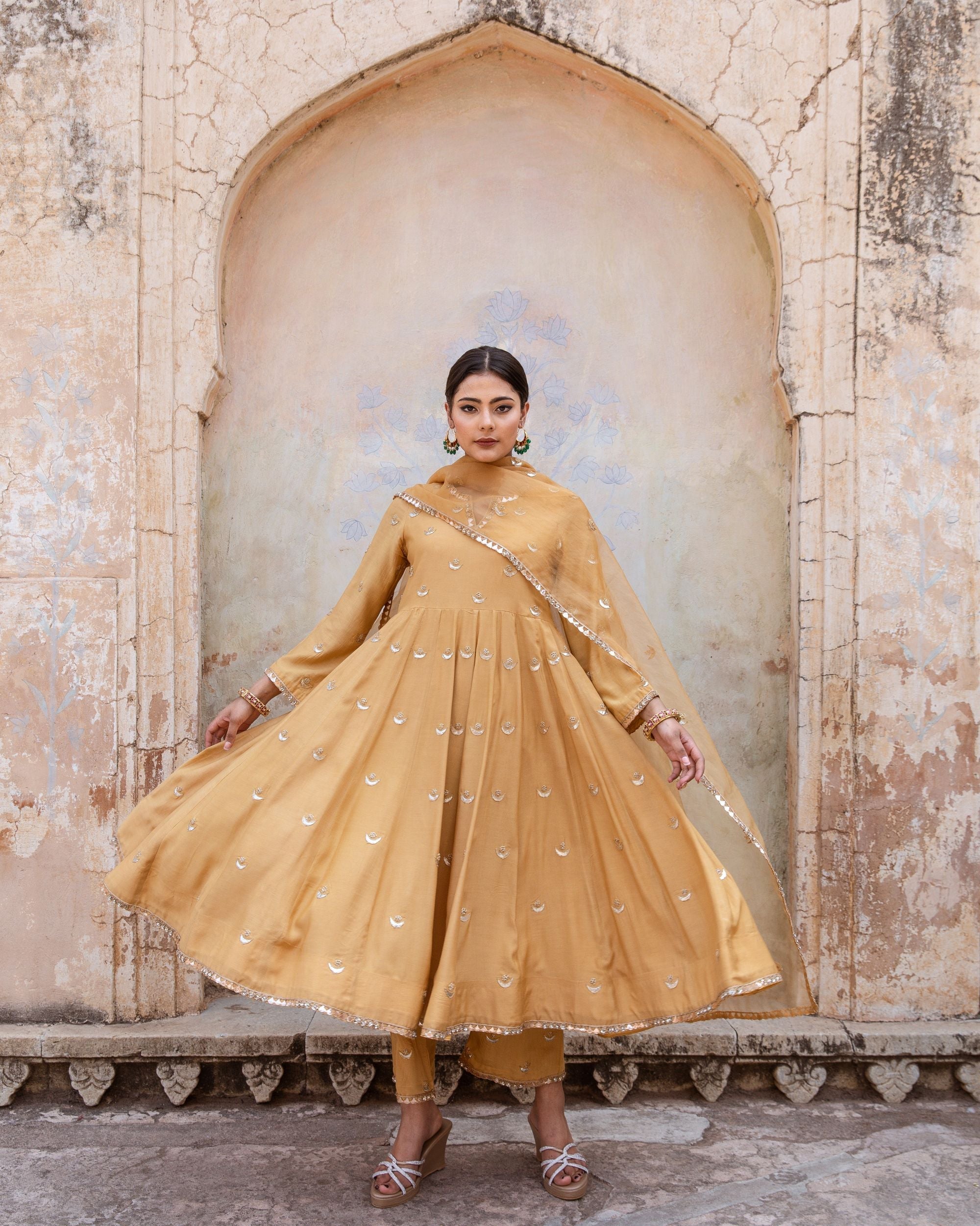 31 मेरे सेव किए गए सुझाव | indian outfits, महिलाओं, फ्रॉक डिजाइन
