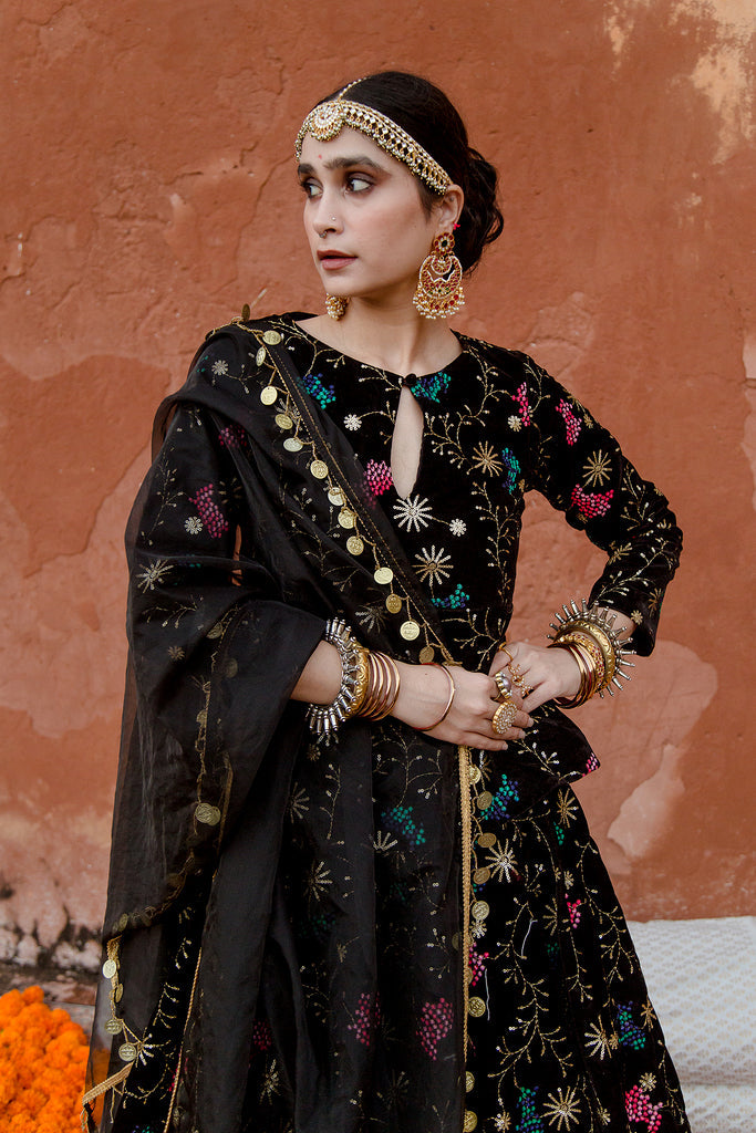 Add These Bollywood Approved Black Lehengas To Your Wardrobe This Wedding  Season