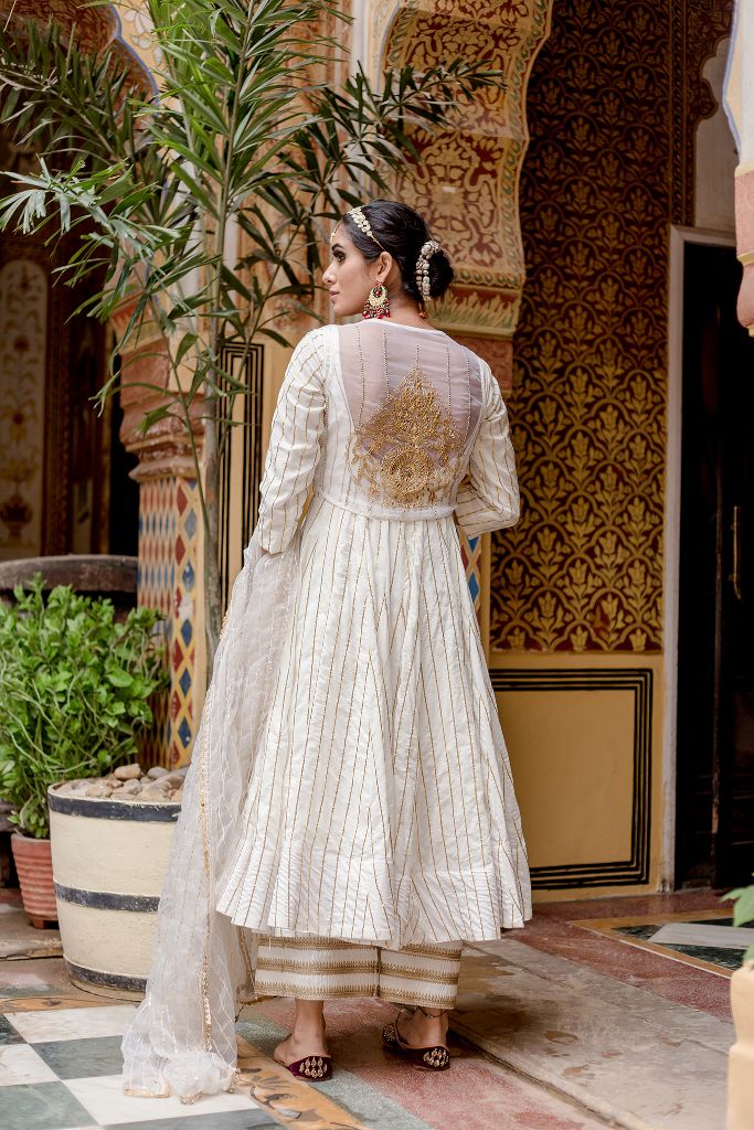 Mrunal Thakur looks divine goddess in white embellished Anarkali suit