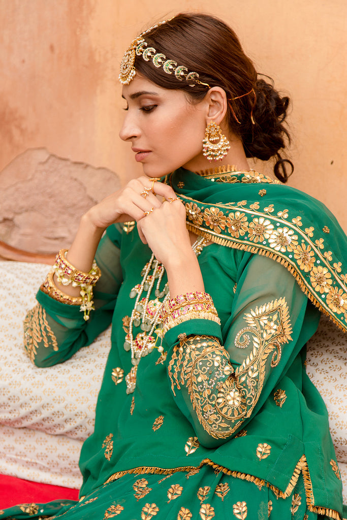 Sabyasachi Bride, Veda Avula Sheds Royalty In A Dark Maroon Lehenga With  Gold Embellished Jewellery